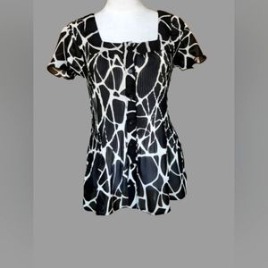 SERENADE - Adorable giraffe printed short sleeves black & white blouse - Size: M